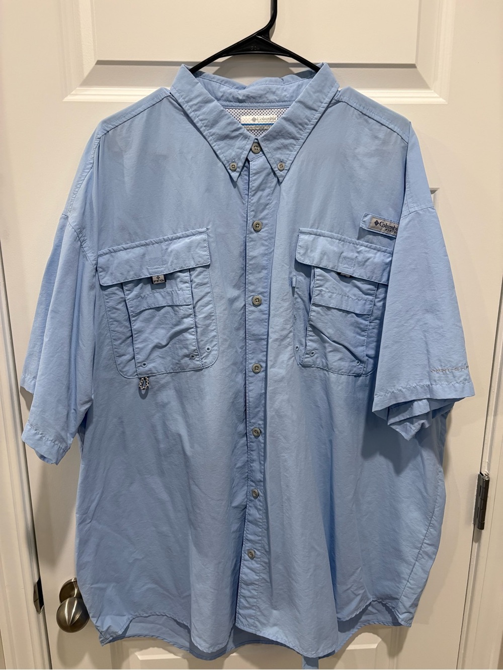 Columbia Men's Light Blue Short-Sleeve Outdoor Button-Down Shirt